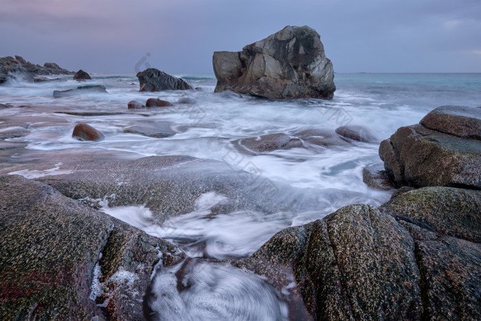 岩石海水水浪摄影图