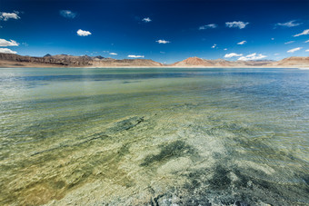 清澈湖水近景<strong>摄影</strong>高清图片