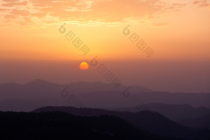 美丽夕阳下的喜马拉雅山脉