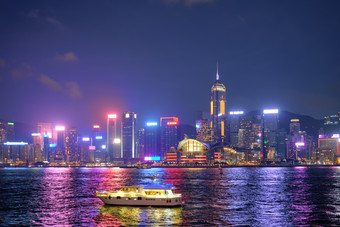 在香港天际线摩天大楼船图片