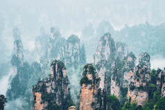 云层山峰摄影图片