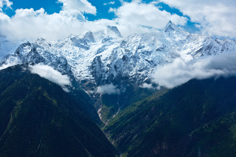 卡尔帕山脉的风景图