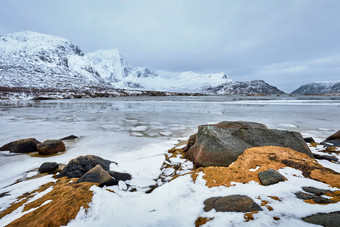 岛屿挪威<strong>海水</strong>岩石山脉