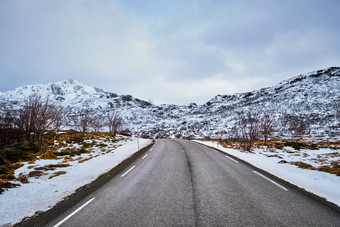 冬天冬季雪景马路山脉