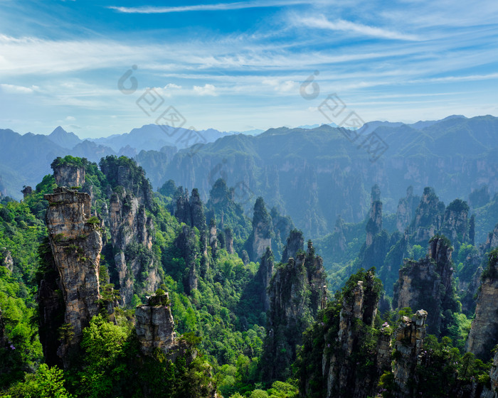 张家界蓝天山峰摄影图片