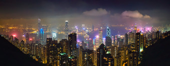 在香港摩天大楼城市景观黑夜