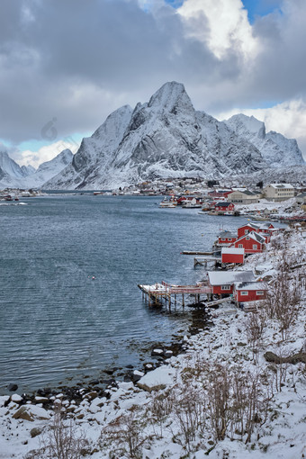 百科全书里的冬季峡湾风景