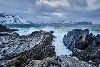 岛屿挪威海<strong>浪水浪</strong>岩石