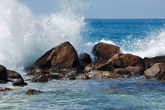 大海海浪石头摄影图