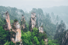 张家界云雾山峰摄影图片