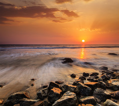 黄昏夕阳下的海面