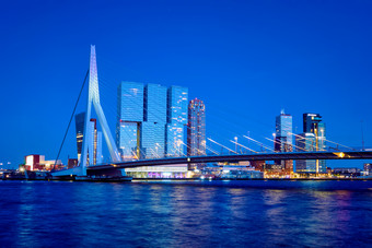 鹿特丹荷兰桥<strong>晚上</strong>