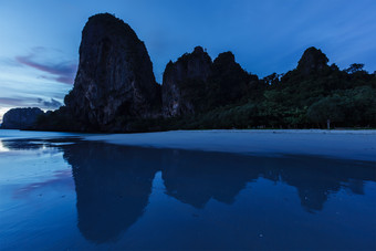 傍晚美丽的海岸摄影图