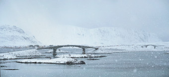 弗雷德万湖泊上的<strong>漫天</strong>飞雪