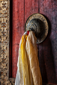 佛教修道院门把手摄影图片