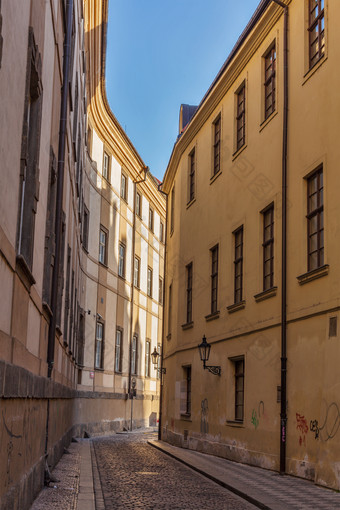 街绕组布拉格中世纪的图片