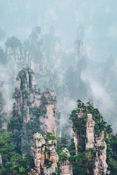 优美的山峰风景摄影图片