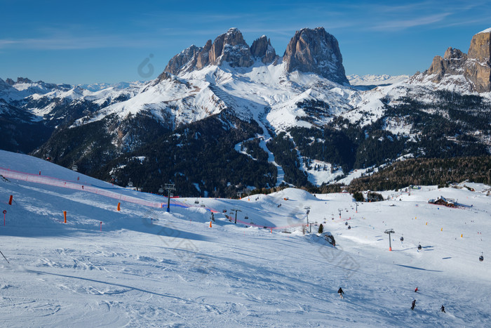 欧洲雪山滑雪摄影图片