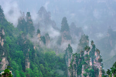 绿色山脉风景摄影图片