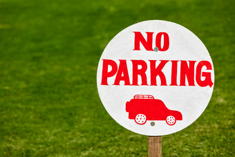 红色禁止停车标志摄影图片