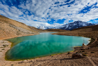 美丽的湖水风景摄影图