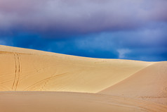 一望无垠的大漠摄影图