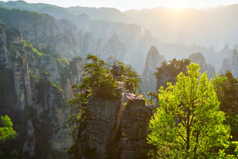 连绵的<strong>远山</strong>摄影图片