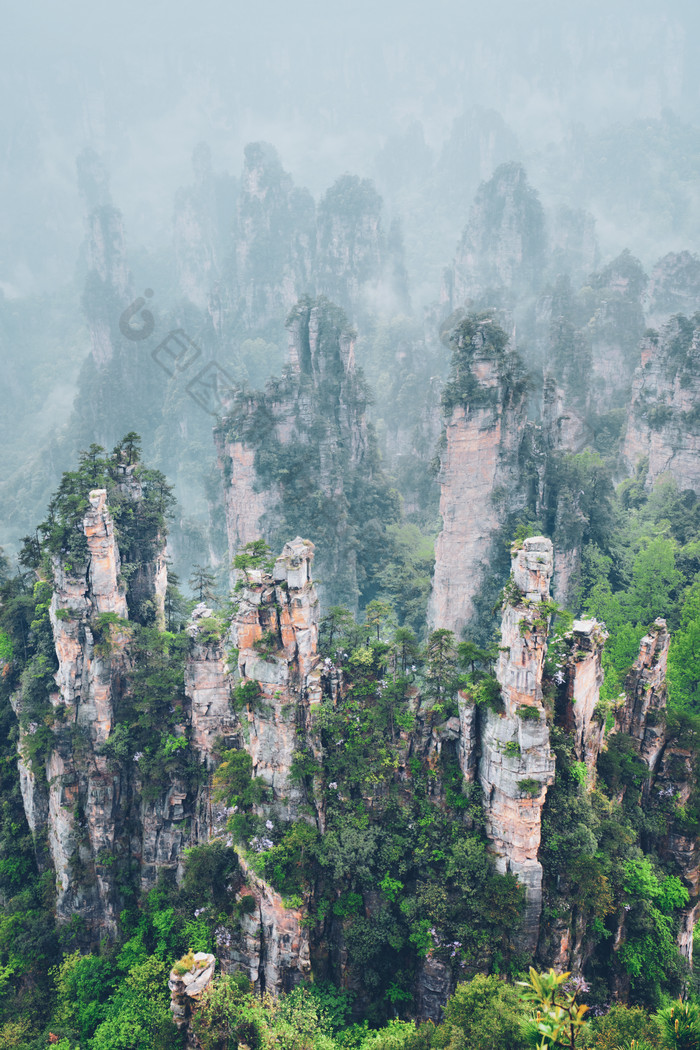 山峰薄暮摄影图片