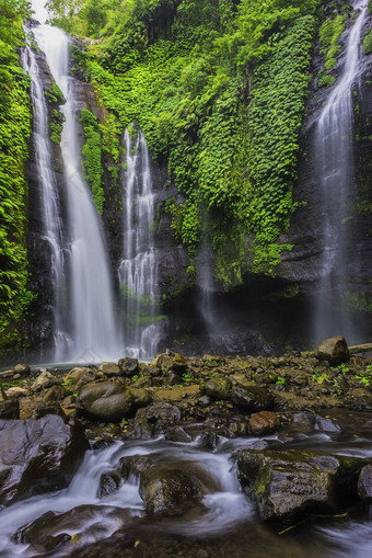 大自然风景<strong>山</strong>崖瀑布流水摄影图