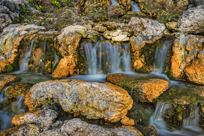 大自然岩石地形流水