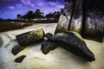 亚洲海滩上的岩石摄影图