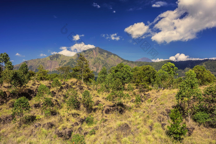 自然风景蓝天白云山峰摄影图