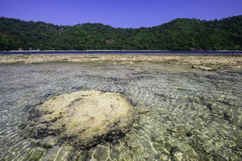 海边礁石纹理摄影图