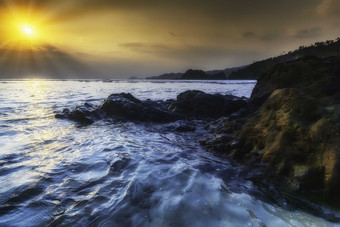 大自然海边日出海浪摄影图
