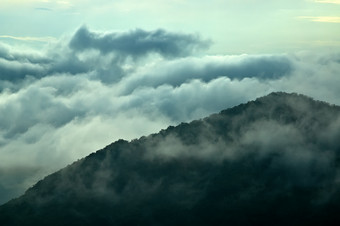 户外景色天空云层山峰摄影图