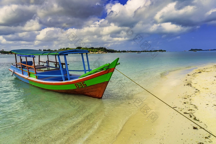 亚洲海滩沙滩渔船摄影图