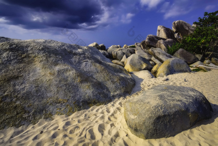 海滩美丽的卵石摄影图