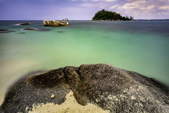亚洲海滩<strong>沙滩上</strong>的石头摄影图