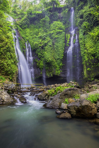 自然风景<strong>山间</strong>悬崖瀑布摄影图