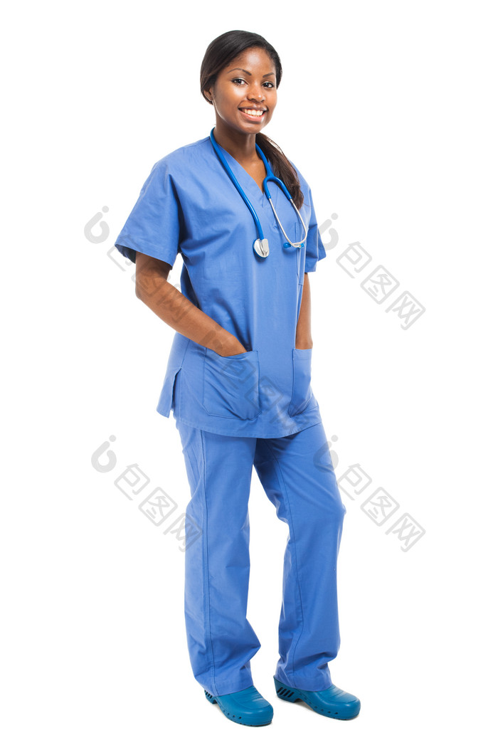 侧身站立的黑人护士