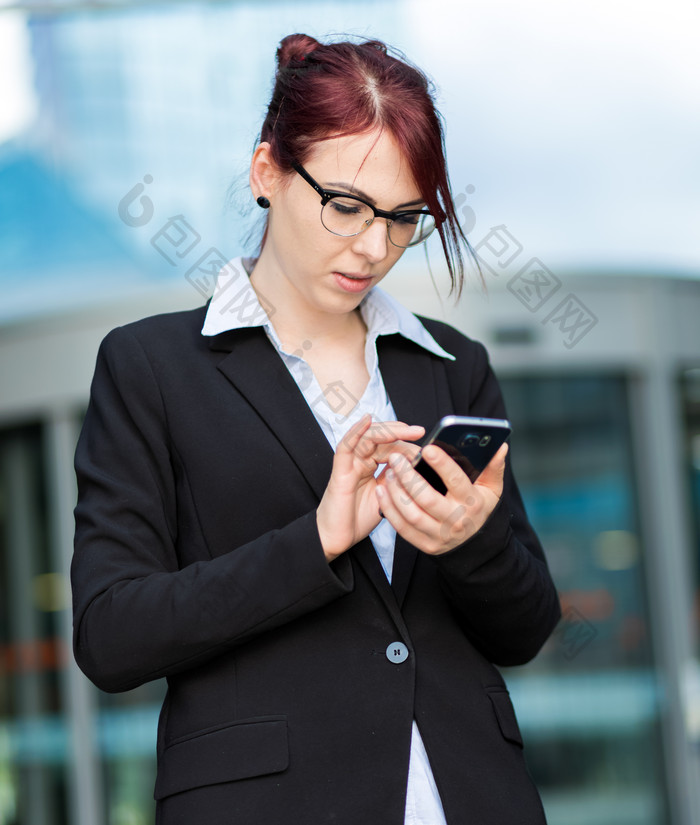 女商人秘书智能手机国际互联网