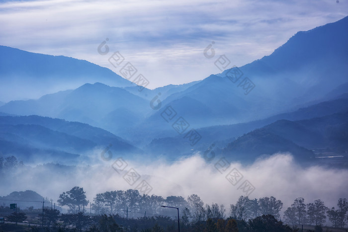 蓝色云雾山川自然风景图片摄影