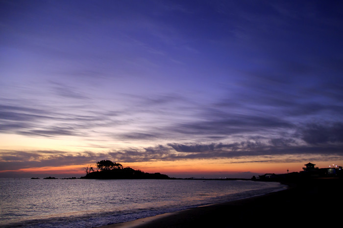 夕阳落日巡航船海面