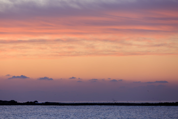 夕阳落日孤岛海堤