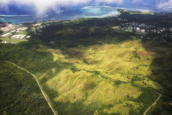 空中航拍海滨<strong>城市</strong>海岸线田野