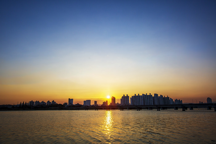 自然大气的城市建筑群