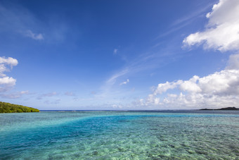 海大海清澈<strong>蓝色</strong>海水<strong>海面</strong>石块