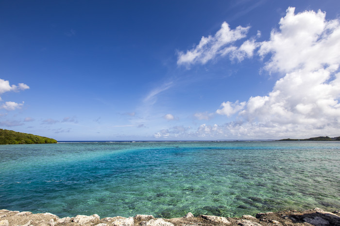 海大海清澈蓝色海水海面