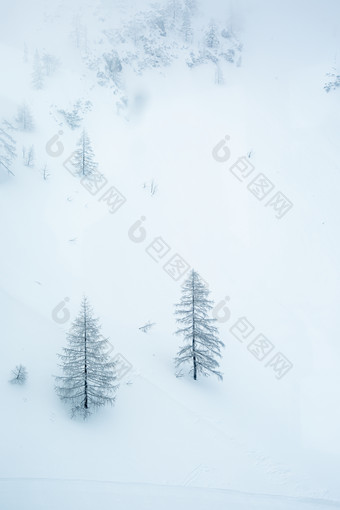 冷色调雪山雪景