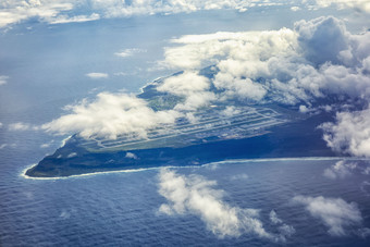 航拍岛屿海岸线低空白云蓝天